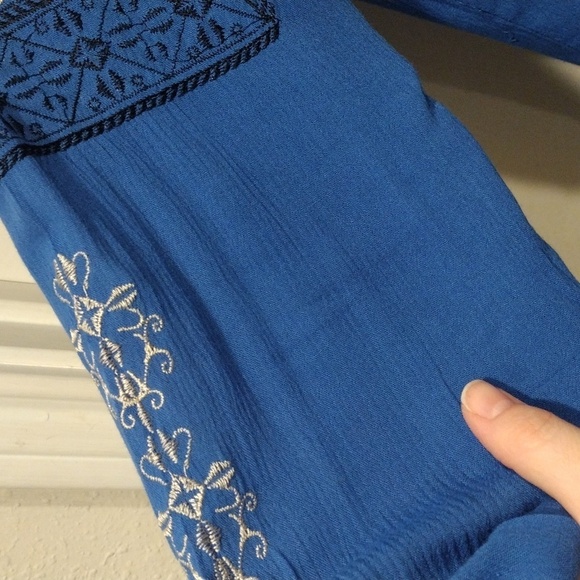 Solitaire Women's Royal Blue Embroidered Rayon Peasant Style Blouse Size L-Boho - Picture 5 of 6